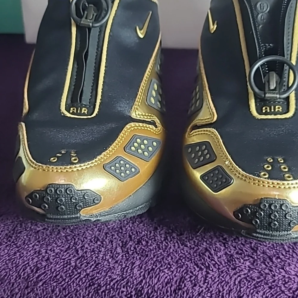Nike Air Max SNDR Size 6.5 Women Black Metallic Gold HJ4130-002
